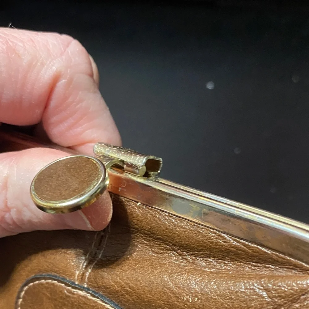 RGA vintage Brown Leather change purse - Picture 6 of 16